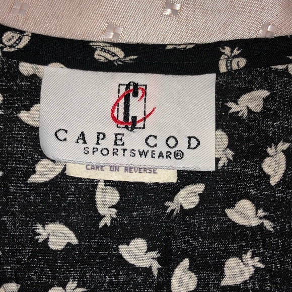 Vintage Cape Cod Sportswear top. Cute print with little hats. Size 18. - Picture 3 of 5